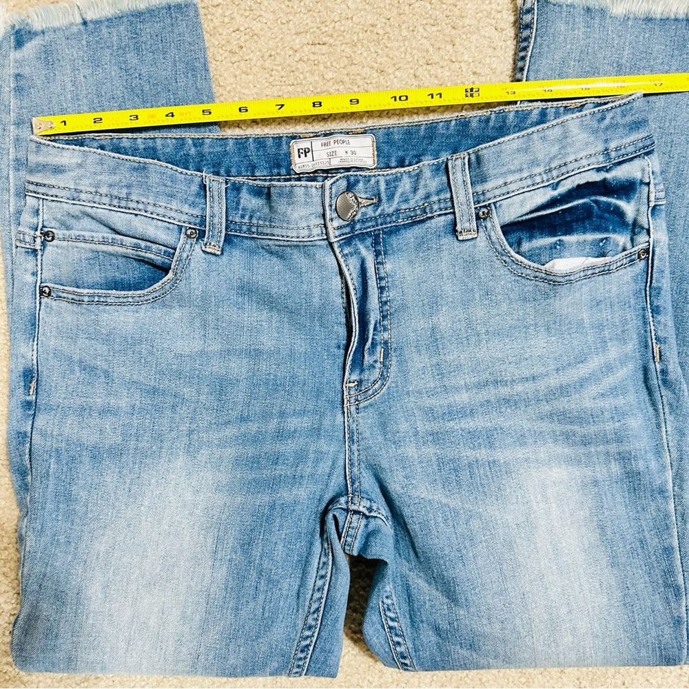 Free People Distressed Skinny Jeans – Women’s Size W30, Light Wash, Raw Hem - Picture 8 of 12